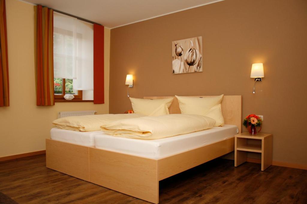 Hotel Gasthof Zur Post Barnau Room photo