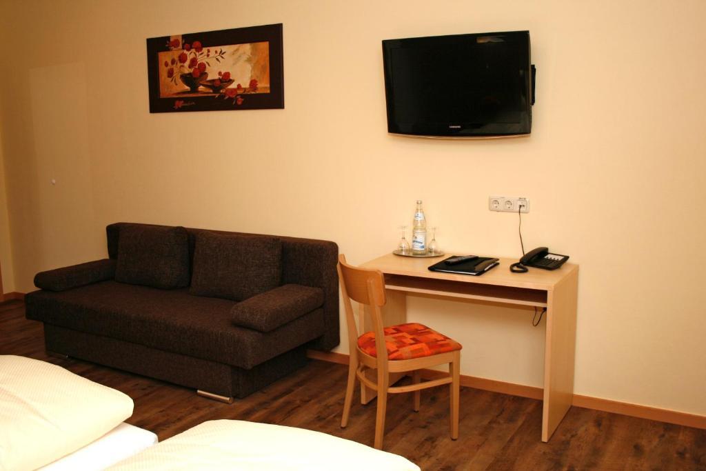 Hotel Gasthof Zur Post Barnau Room photo