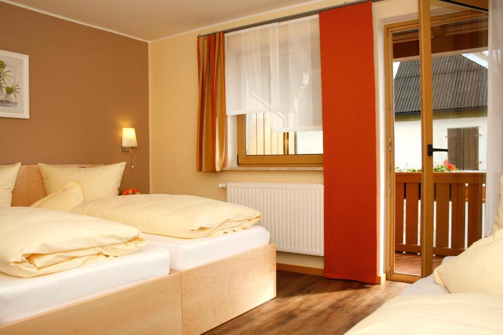Hotel Gasthof Zur Post Barnau Room photo