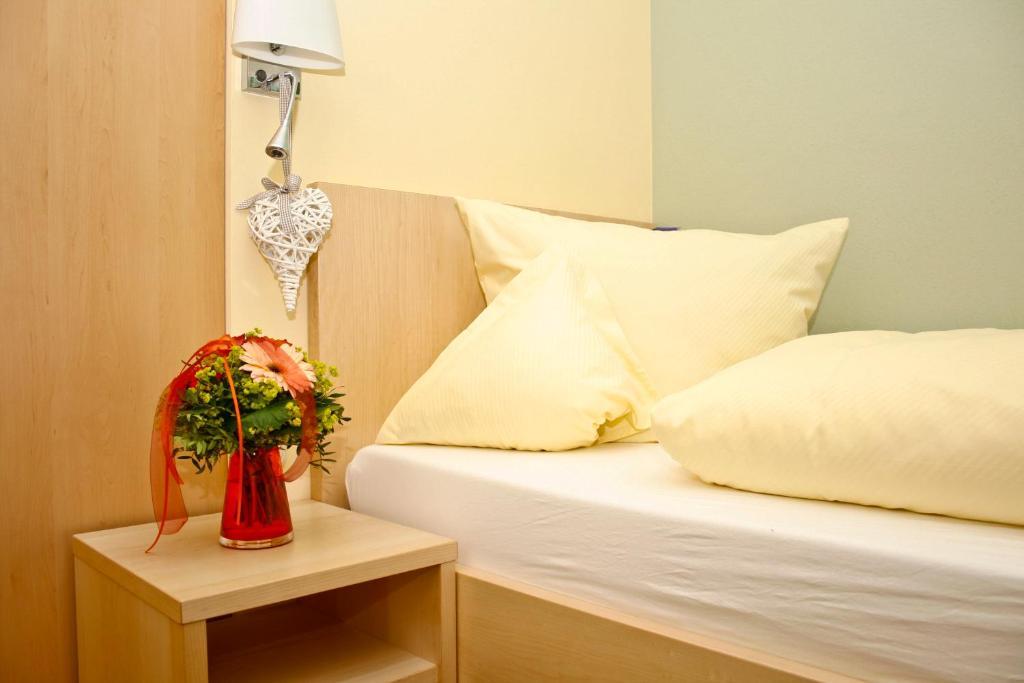 Hotel Gasthof Zur Post Barnau Room photo