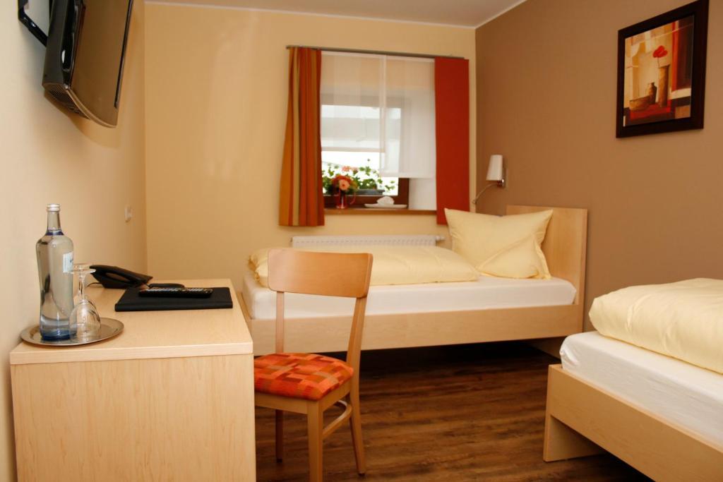 Hotel Gasthof Zur Post Barnau Room photo